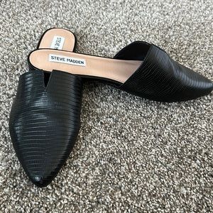 Steve Madden women’s size 9 black mule.